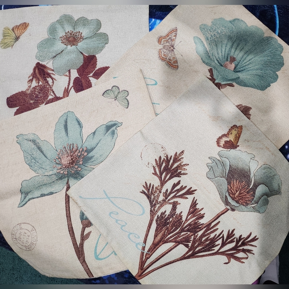 813. NWOT Floral and Butterfly Print Pillowcase Set